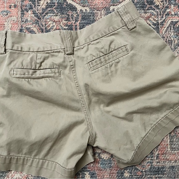 Banana Republic khaki shorts 4 - Picture 3 of 5